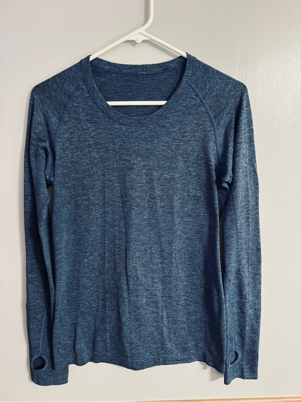 lululemon athletica Women's Heathered Blue Long-Sleeve Tee Size 8